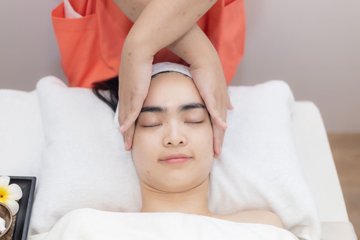 Facial massage treatment ชั้น 3 Habito Mall — นวดหน้า ทรีตเมนต์