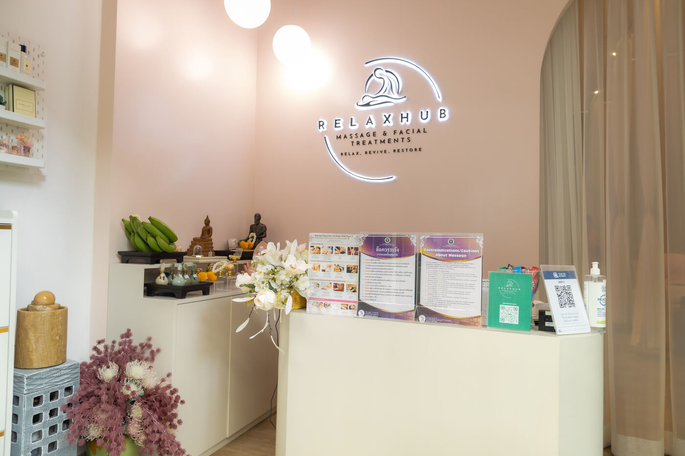 โซนต้อนรับ Relax Hub — reception zone