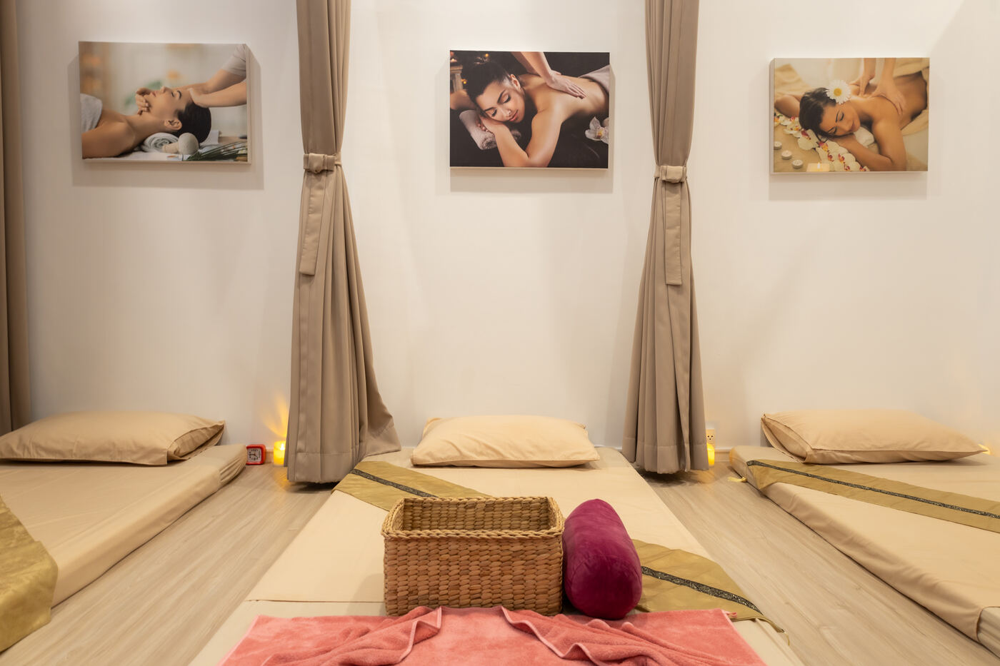 โซนนวดไทย นวดอ่อนนุช — Thai massage mats zone